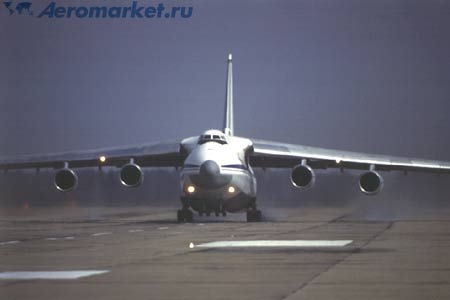 Самолет Ан-124