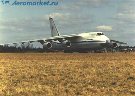 Самолет Ан-124